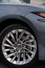 Lexus ES300h 2019 года (UK)